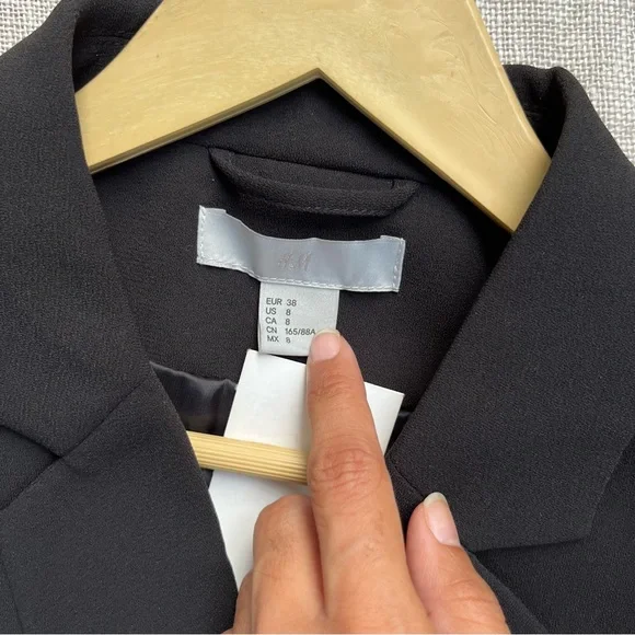 NWOT H&M Black Sleeveless Blazer - Picture 3 of 7